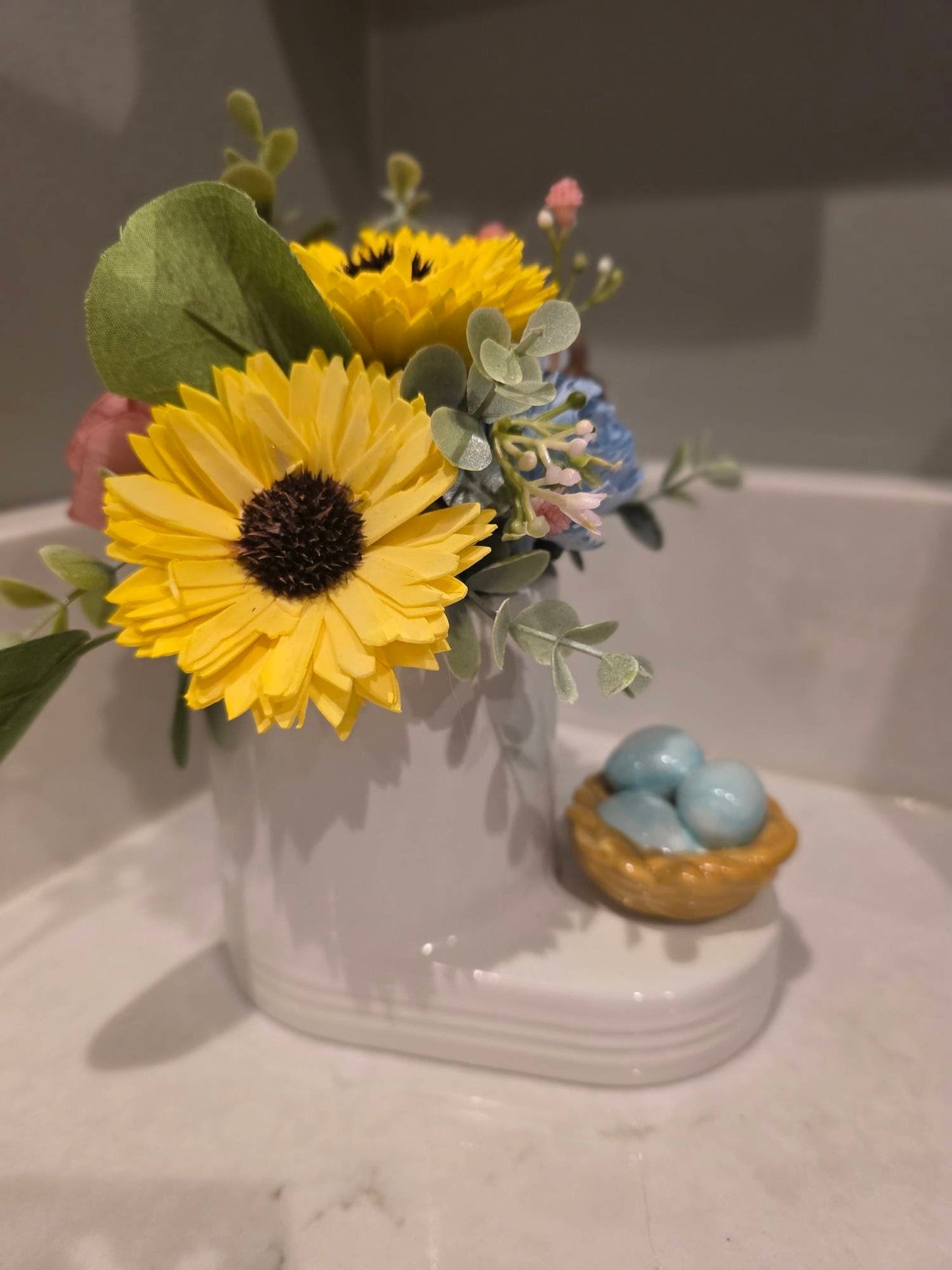 Tipsy Wood Floral Class in Nora Fleming Container with Mini