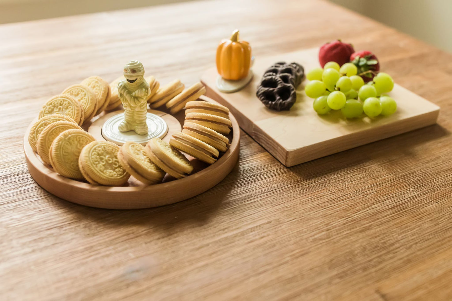 cracker round and cheese board with attachments