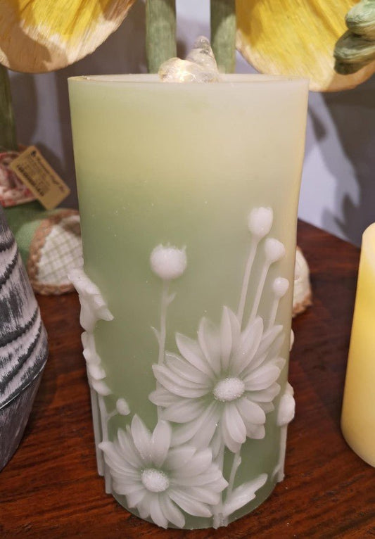 Daisy Fountain Candle w Remote
