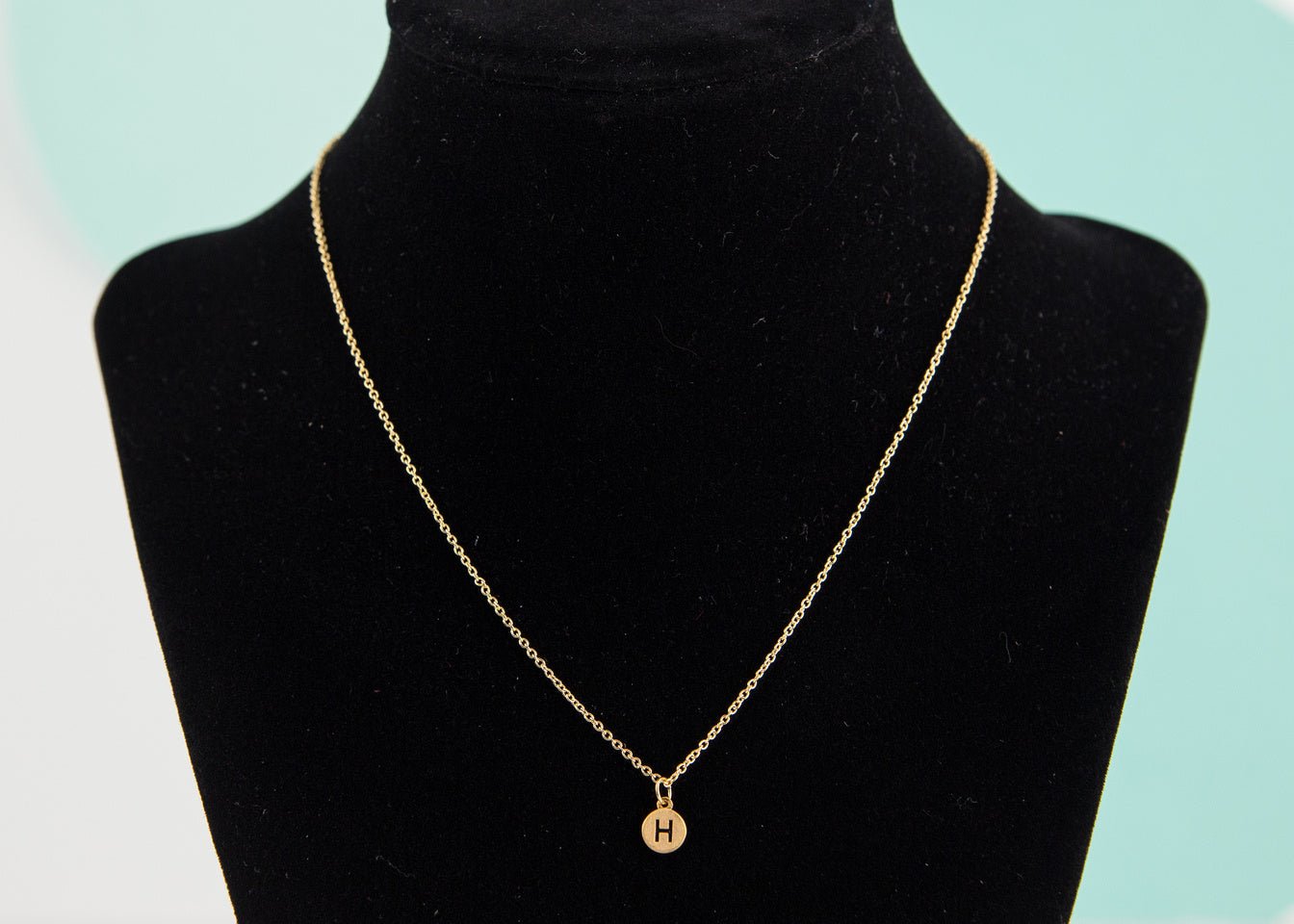 Initial Necklace Gold Disc - H
