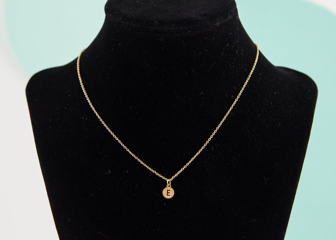 Initial Necklace Gold Disc - E