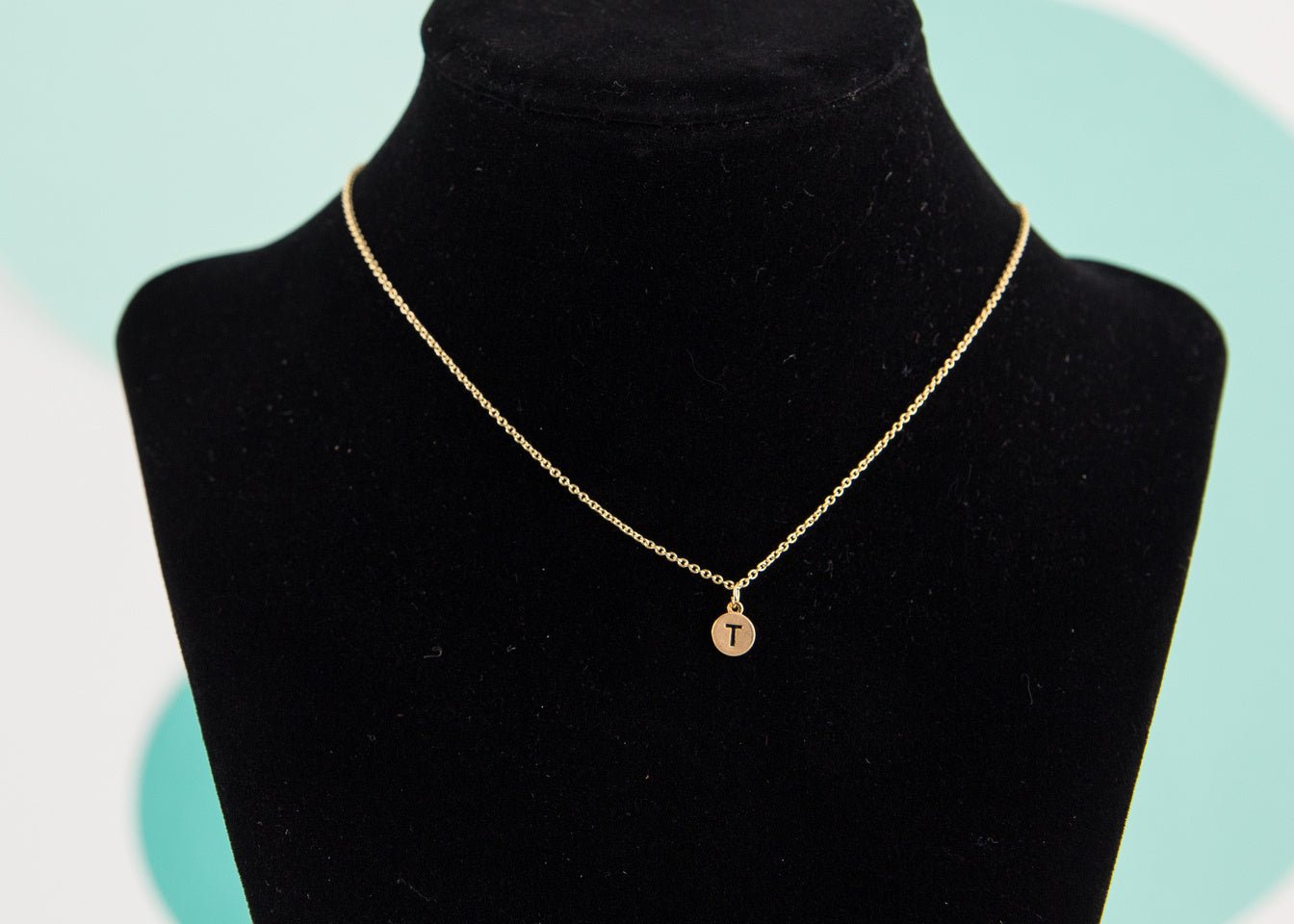 Initial Necklace Gold Disc - T